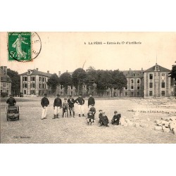 COUNTY 02800 - LA FERE - ENTRANCE OF THE 17TH ARTILLERY