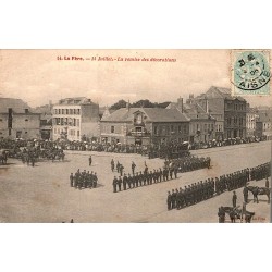 02800 - LA FERE - 14 JUILLET - LA REMISE DES DECORATIONS