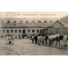 02800 - LA FERE - QUARTIER d'Artillerie - VISITE DES CHEVAUX