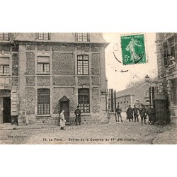 COUNTY 02800 - LA FERE - ENTRANCE TO THE 17TH ARTILLERY BARRACKS