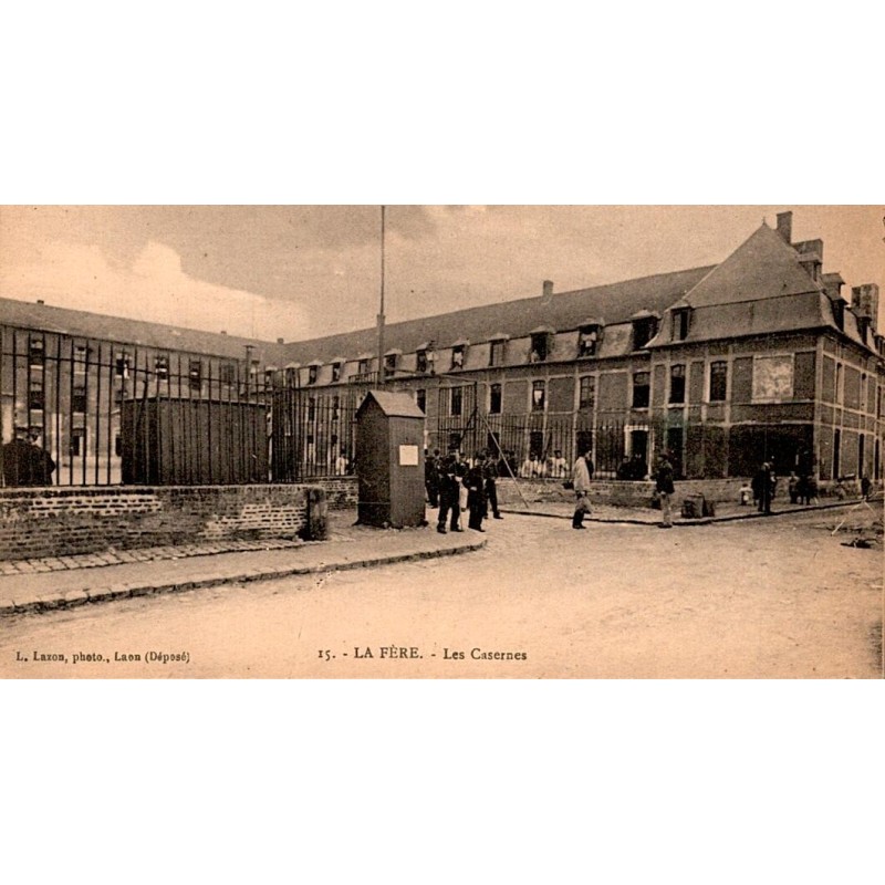 COUNTY 02800 - LA FERE - THE BARRACKS