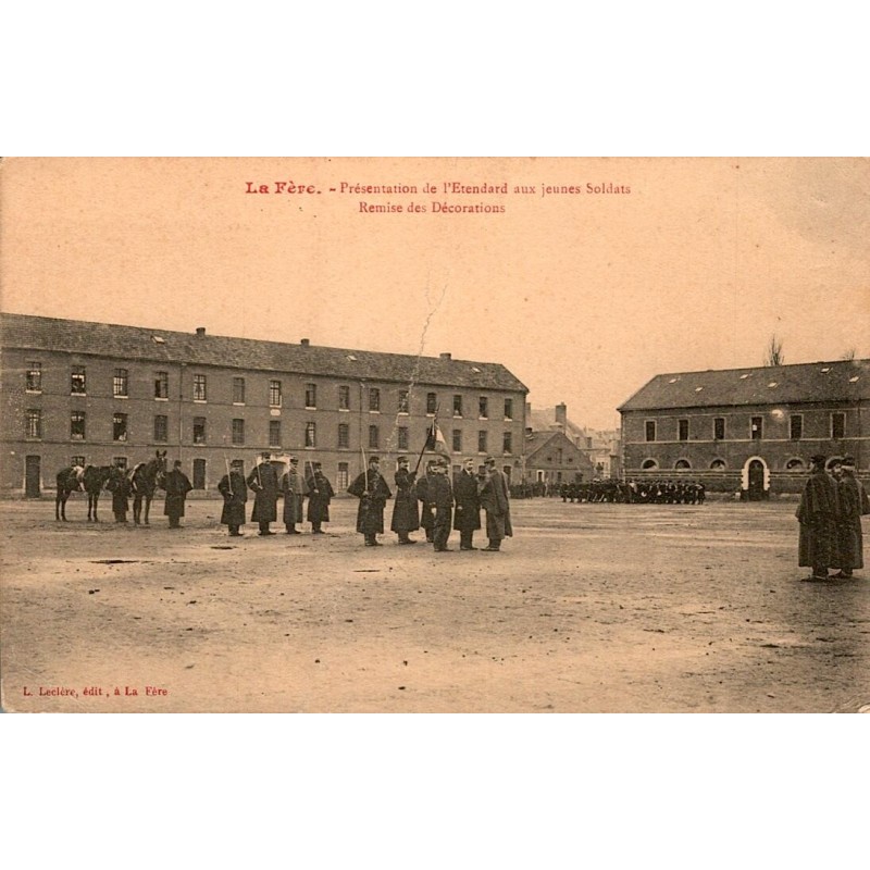 County 02800 - LA FERE - PRESENTATION OF THE STANDARD TO YOUNG SOLDIERS