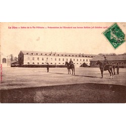 County 02800 - LA FERE - SCENE OF MILITARY LIFE - PRESENTATION OF THE STANDARD TO YOUNG SOLDIERS - 1908