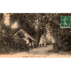 COUNTY 02800 - LA FERE - POLYGON ENTRANCE - THE POST