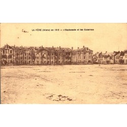 02800 - LA FERE - L'ESPLANADE ET LES CASERNES