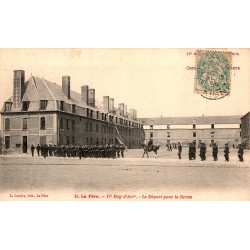 02800 - LA FERE - 17EME REGIMENT D'ARTILLERIE - LE DEPART POUR LA REVUE