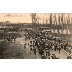 02800 - LA FERE - SOUVENIR DE L'ARRIVEE DU 19EME REGIMENT DE CHASSEURS A CHEVAL