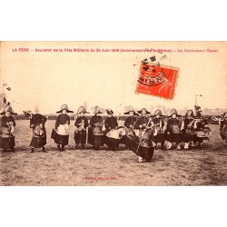 COUNTY 02800 - LA FERE - MEMORIAL OF THE MILITARY HOLIDAY OF JUNE 24, 1908 - THE GENDARMES ON HORSE