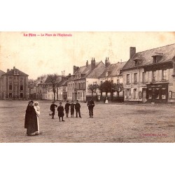 02800 - LA FERE - PLACE DE L'ESPLANADE