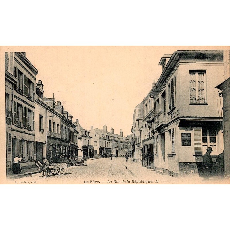 02800 - LA FERE - RUE DE LA REPUBLIQUE