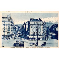 38000 - GRENOBLE - PLACE DE LA GARE, LES HOTELS ET LES ALPES