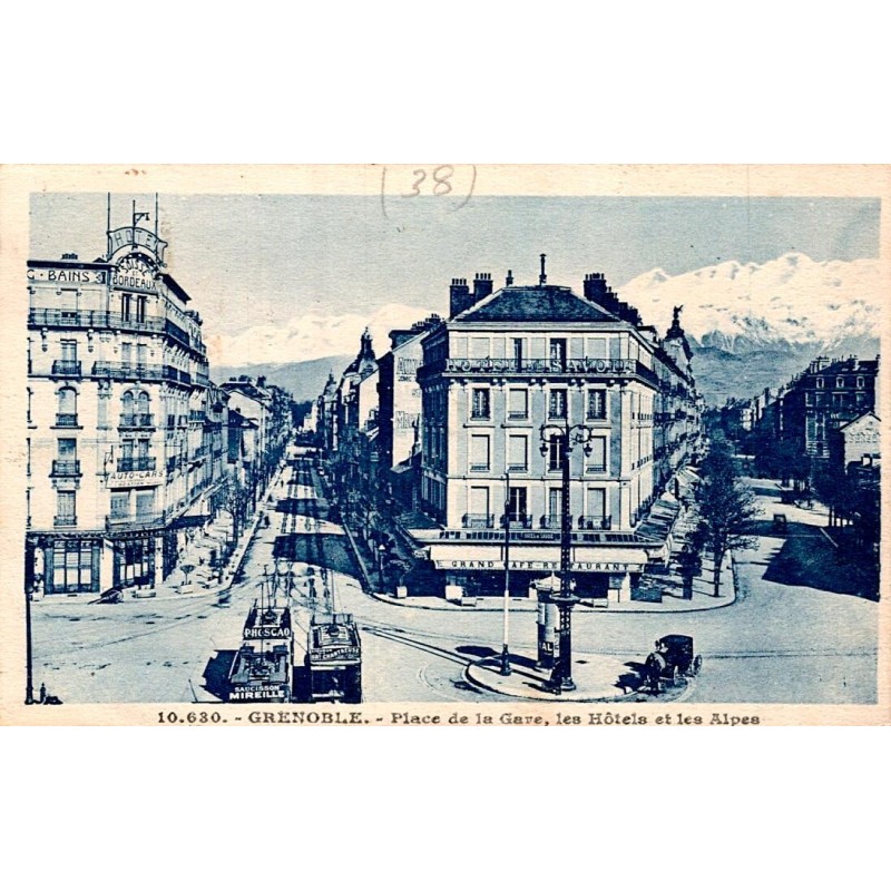 38000 - GRENOBLE - PLACE DE LA GARE, LES HOTELS ET LES ALPES