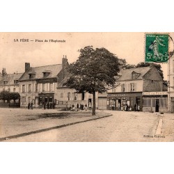 02800 - LA FERE - PLACE DE L'ESPLANADE