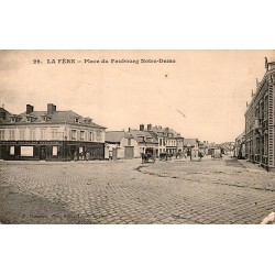 02800 - LA FERE - PLACE DU FAUBOURG NOTRE-DAME