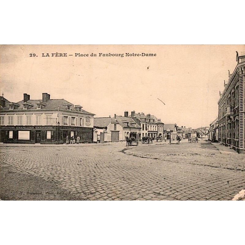 COUNTY 02800 - LA FERE - PLACE DU FAUBOURG NOTRE-DAME