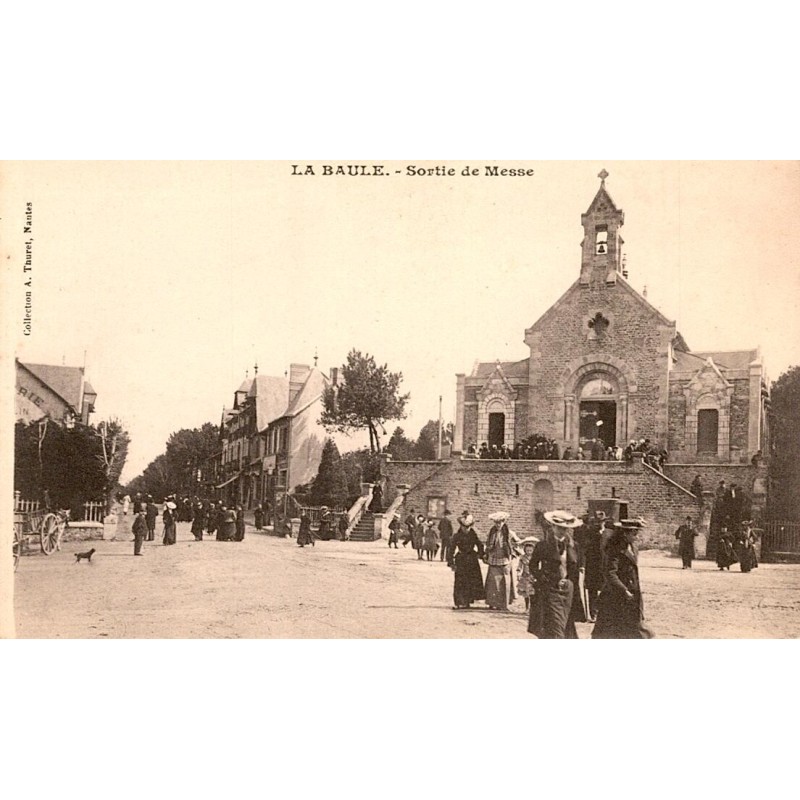 44500 - LA BAULE-SUR-MER - SORTIE DE MESSE