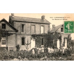 County 76760 - LINDEBEUF - THE TOWN HALL AND SCHOOL