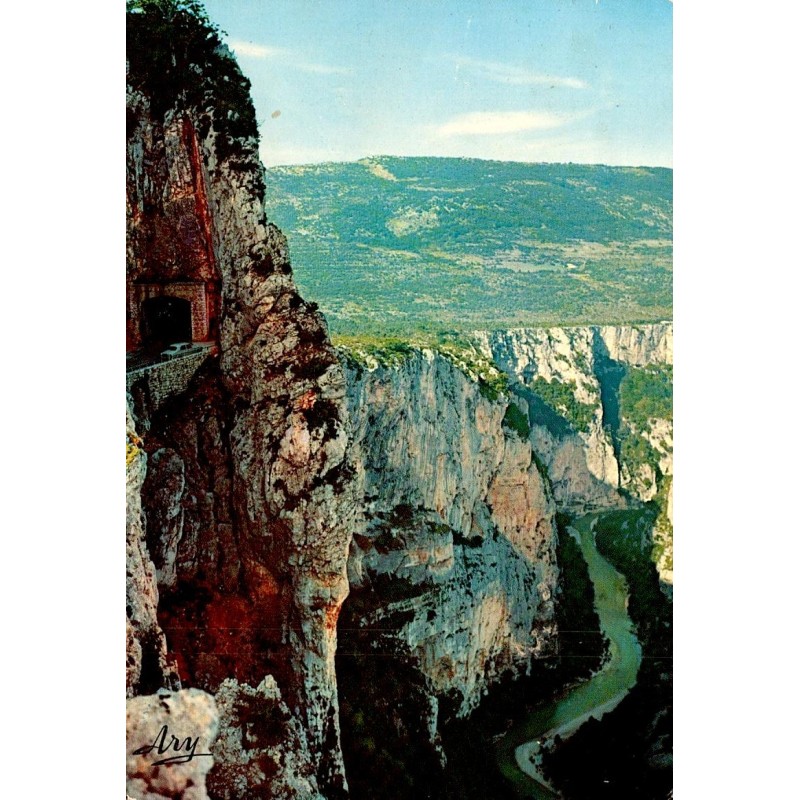 04500 - LES GORGES PITTORESQUES DU VERDON - VU DU TUNNEL DU FAYET