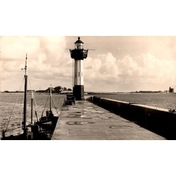 50550 - SAINT-VAAST-LA-HOUGUE - LE PHARE DE LA GRANDE JETEE