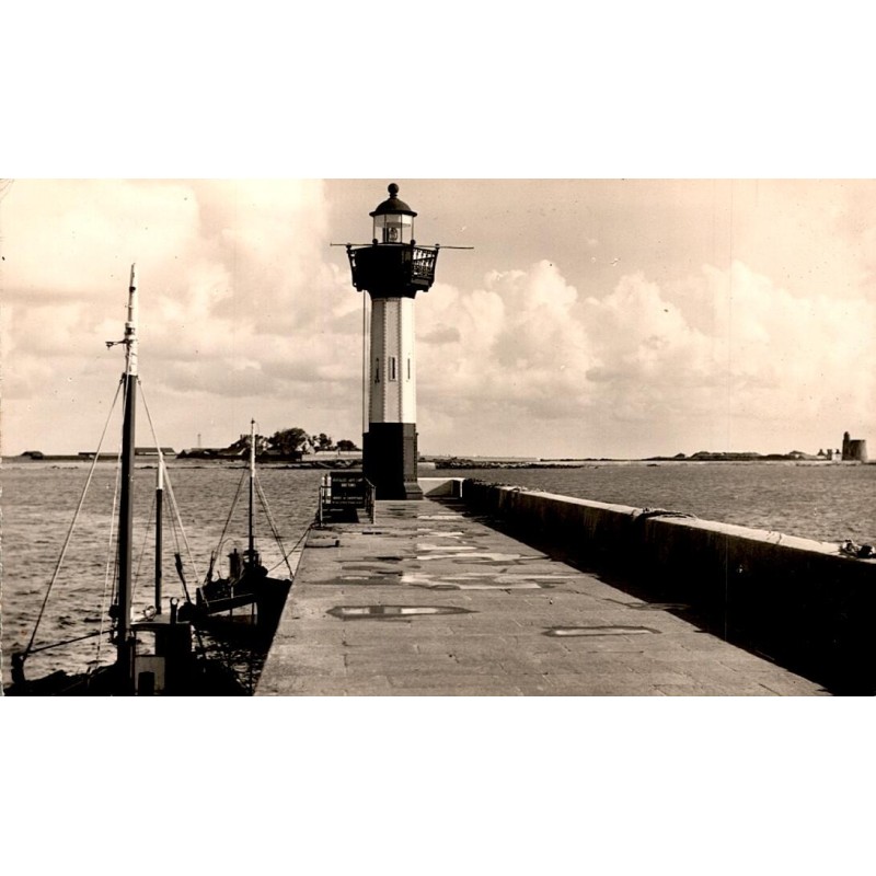 County 50550 - SAINT-VAAST-LA-HOUGUE - THE LIGHTHOUSE OF LA GRANDE JETEE