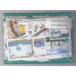 EIN BATCH VON 300 STAMPS AUF DEM THEMA DER BOOTE