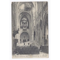 02200 - SOISSONS - LA NEF DE LA CATHÉDRALE AURÈS LE BOMBARDEMENT PAR LES ALLEMANDS