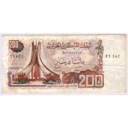 ALGERIE - PICK 135 - 200 DINARS - 23.03.1983 - TTB