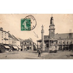 59570 - LE NORD - BAVAY - PLACE DE L'HOTEL DE VILLE