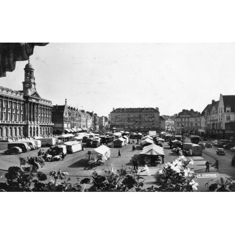 59400 - LE NORD - CAMBRAI - PLACE ARISTIDE BRIAND ET HOTEL DE VILLE