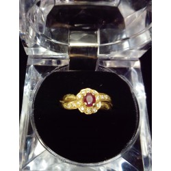 BAGUE EN OR JAUNE - 18 CARATS - RUBIS ET 14 BRILLANTS