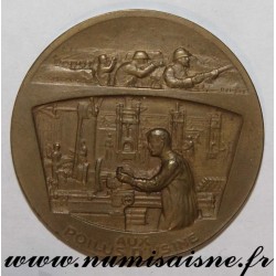 MEDAL - WAR - 1914 - 1918 - AUX POILUS D'USINES - BY THE SOLDIER - BY THE WORKER - VICTORY