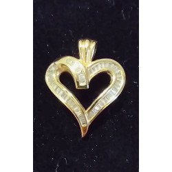 PENDENTIF EN OR JAUNE - 18 CARATS - COEUR 39 BRILLANTS SOUS FORME DE BAGUETTES (ENVIRON 0.40 CTS AU TOTAL)