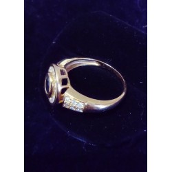 RING AUS GELBGOLD - 18 KARAT - 1 ZENTRALER SAPHIR (4 X 5 mm) UND 28 GLANZ VON 0,02 KARAT - Größe 52