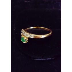 YELLOW GOLD RING - 18 CARATS - EMERALDS OF 4 x 3 mm - SIZE 54