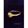 RING AUS GELBGOLD - 18 KARAT - 1 RUBIN UND 8 GLOSSEN VON 0,02 KARAT - GRÖßE 54