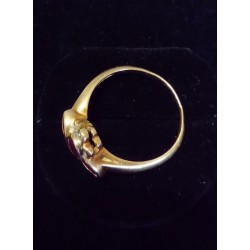 RING IN YELLOW GOLD - 18 CARATS - 3 RUBIES INCLUDING 1 CENTRAL OF 5 X 3.5 MM - SIZE 57