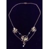 CHOKER - YELLOW GOLD - 18 CARATS - PATTERNS IN THE FORM OF VINE LEAVES AND BUNCHES OF GRAPES - 3 PEARLS