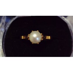 RING AUS GELBGOLD - 18 KARAT - PERLE VON 5 MM DURCHMESSER - GRÖßE 53