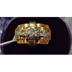 RING AUS GELBGOLD - 18 KARAT - VERZIERT MIT 3 ZIRKONOXIDEN - GRÖßE 52