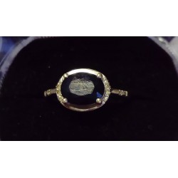 WHITE GOLD RING - 18 CARATS - DECORATED WITH A SAPPHIRE OF 7 X 5 MM - SIZE 48