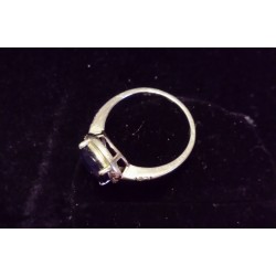 WHITE GOLD RING - 18 CARATS - DECORATED WITH A SAPPHIRE OF 7 X 5 MM - SIZE 48