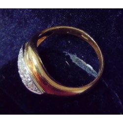 RING IN YELLOW GOLD - 18 CARATS - DECORATED WITH 25 GLOSSES OF 0.01 CARAT EACH - SIZE 55