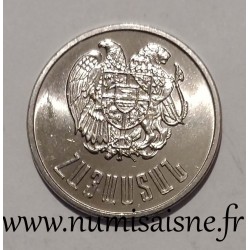 ARMENIE - KM 56 - 5 DRAM 1994 -  Écu tenu par un lion et un aigle