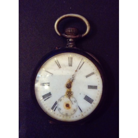 MEN'S POCKET WATCH IN SILVER WITH KEY WINDER WITH FLORAL PATTERN ON THE BACK