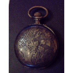 MEN'S POCKET WATCH IN SILVER WITH KEY WINDER WITH FLORAL PATTERN ON THE BACK