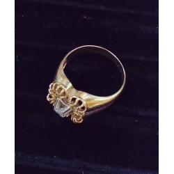 RING IN YELLOW GOLD - 18 CARATS - DECORATED WITH A GLOSS OF 0.10 CARAT - SIZE 59