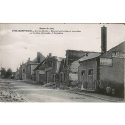 51230 - FERE CHAMPENOISE - GUERRE 1914 - RUE DU MOULIN - MAISONS BOMBARDÉES ET INCENDIÉES