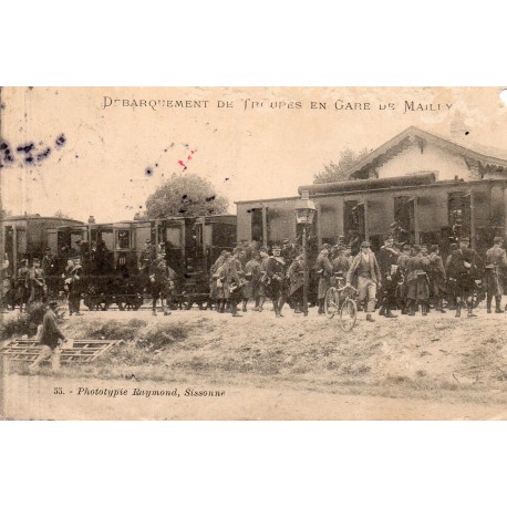 10230 - MAILLY - DÉBARQUEMENT DE TROUPES EN GARE