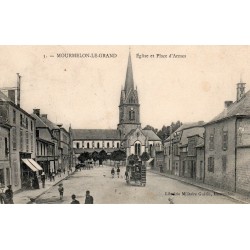 51400 - MOURMELON-LE-GRAND - LA PLACE D'ARMES ET L'ÉGLISE