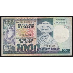 MADAGASCAR - PICK 65 a - 1000 FRANCS - 200 ARIARY - NON DATE (1974)